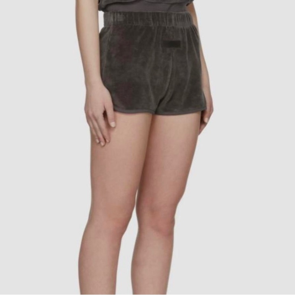 essentials shorts - Picture 2 of 4